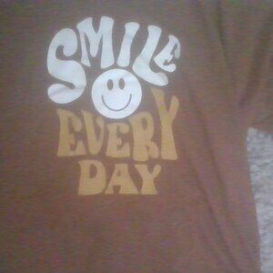 "Smile Every Day" cropped tee